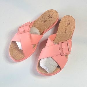 New in Box Clarks June Shell Coral Snadal, Size 9 Wide